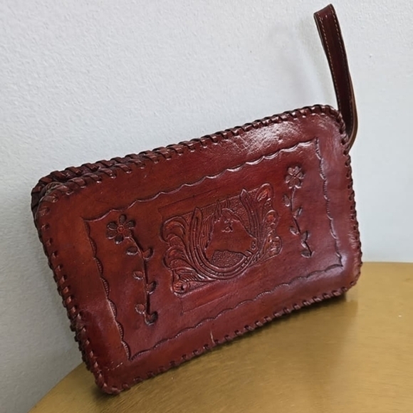 VINTAGE WESTERN ORNATE HANDMADE CARVED BROWN LEATHER MEXICO CLUTCH PURSE ETCH 🌴 - Picture 2 of 9